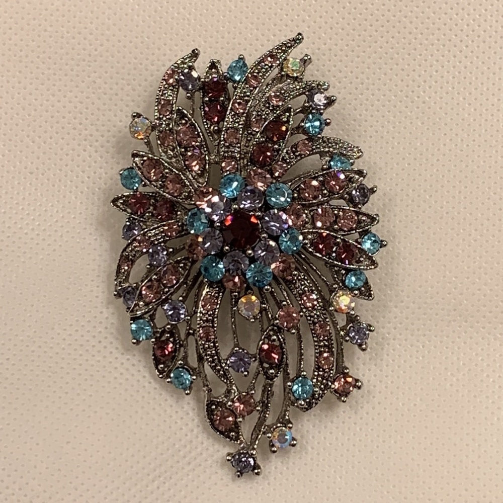 Stunning Brooch Pendant